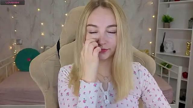 Shy Polly online show from July 17, 12:08 am