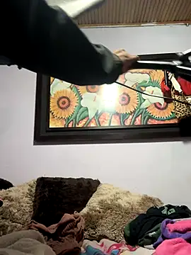 Yunaraa online show from November 28, 11:05 pm