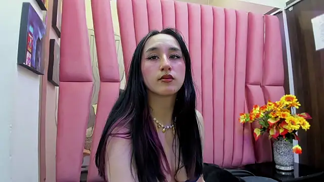 CharlotteStuart online show from February 22, 5:10 am