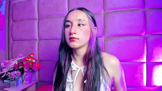 CharlotteStuart online show from March 10, 3:32 am