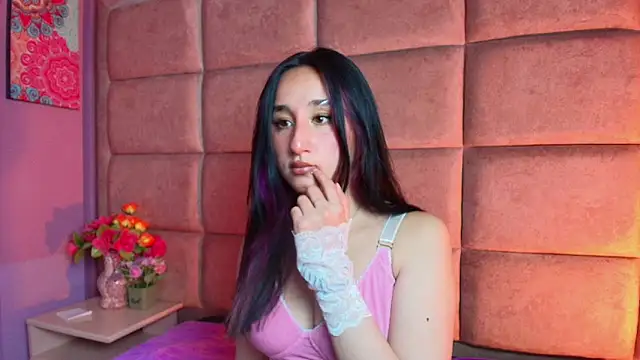 CharlotteStuart online show from February 28, 3:39 am