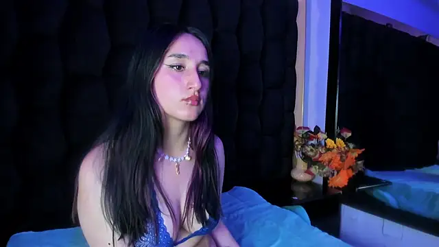 CharlotteStuart online show from February 21, 4:58 am