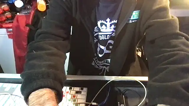 SinlessFreedom7 online show from February 6, 3:57 am