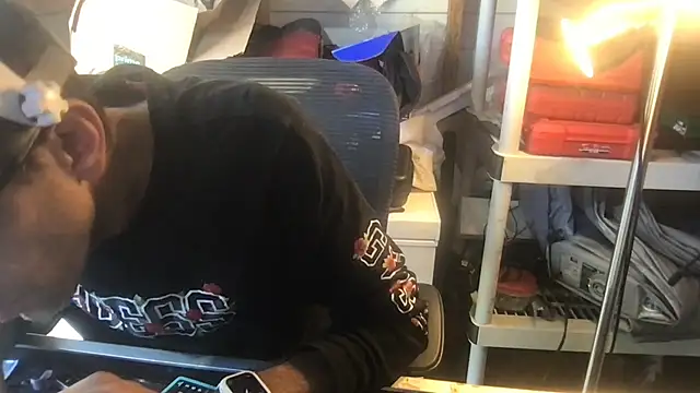 SinlessFreedom7 online show from February 7, 6:05 pm