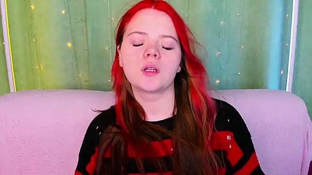 KellyFiery online show from April 12, 8:28 am