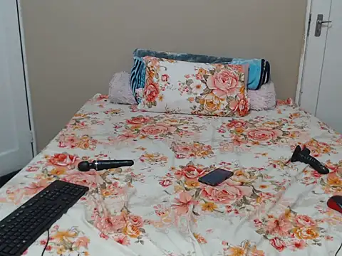 Kaylor4 online show from May 13, 2:40 am