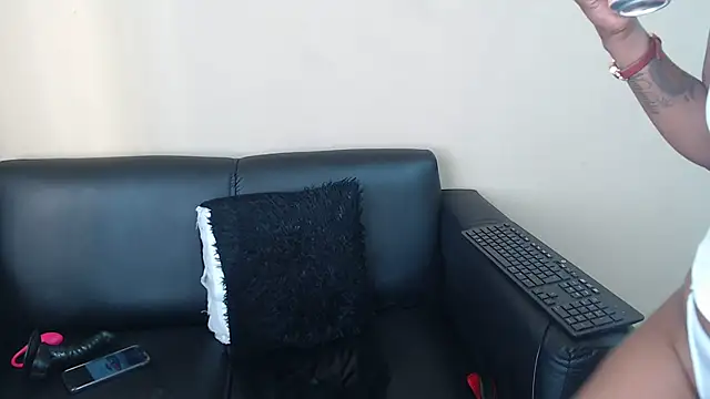 Snapshot of Kaylor4 chatting on June 11, 12:02 pm Kaylor4 online show from June 11, 12:02 pm