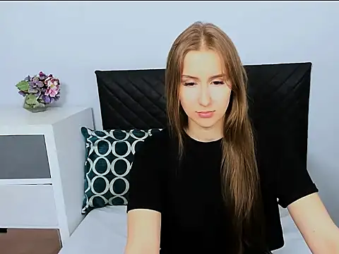 VanessaAmore online show from April 5, 7:20 pm