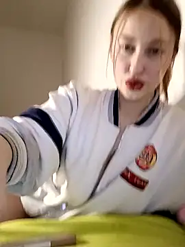 Snapshot of Susiee_Redd chatting on February 23, 11:16 pm Susiee Redd online show from February 23, 11:16 pm