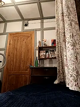 Susiee Redd online show from December 19, 1:46 pm