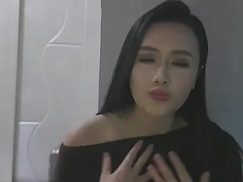 A-Emilyy online show from December 1, 8:37 am