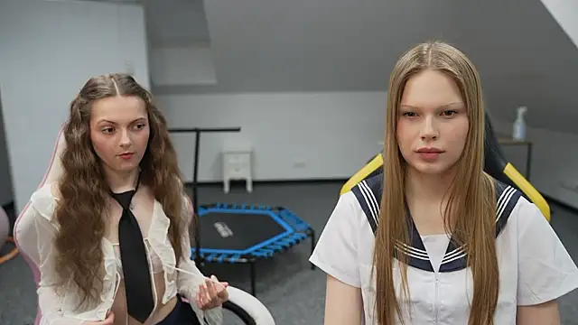 Charlotte Dreams online show from February 17, 4:04 pm