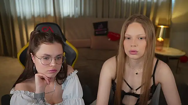 Charlotte Dreams online show from April 30, 11:28 am