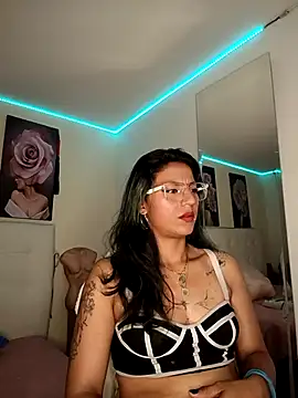 SamathaMay online show from April 10, 12:45 pm