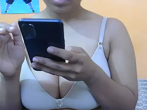 Honey Baby1 online show from March 19, 5:40 am