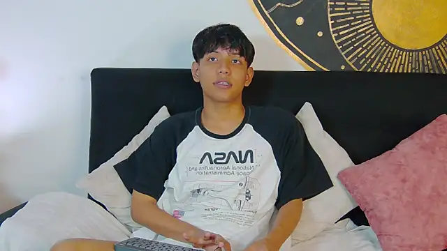 Snapshot of Liam_Sinclair chatting on February 18, 8:05 pm Liam Sinclair online show from February 18, 8:05 pm