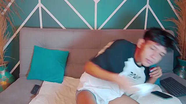 Snapshot of Liam_Sinclair chatting on December 18, 12:31 pm Liam Sinclair online show from December 18, 12:31 pm