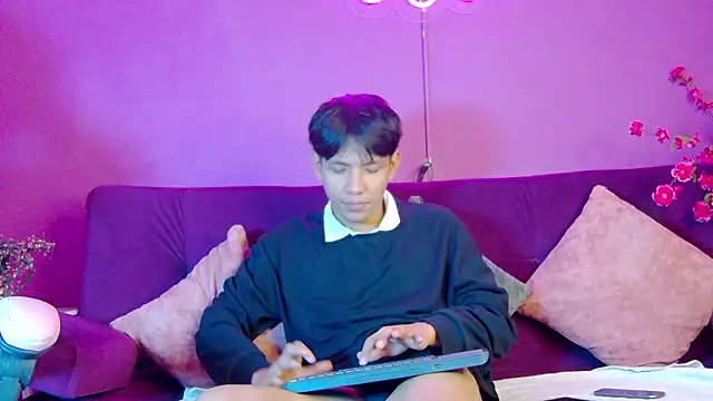 Snapshot of Liam_Sinclair chatting on February 5, 7:32 pm Liam Sinclair online show from February 5, 7:32 pm