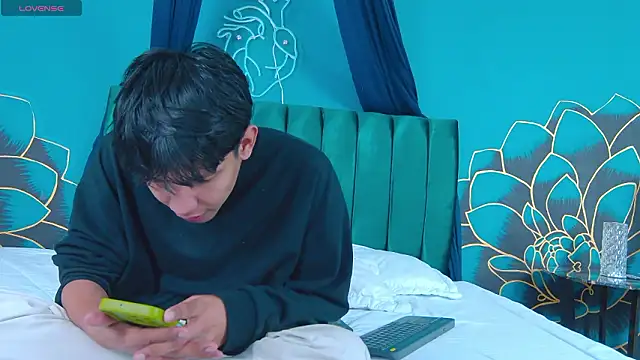 Snapshot of Liam_Sinclair chatting on February 8, 4:37 pm Liam Sinclair online show from February 8, 4:37 pm