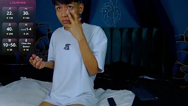 Snapshot of Liam_Sinclair chatting on December 2, 12:29 pm Liam Sinclair online show from December 2, 12:29 pm