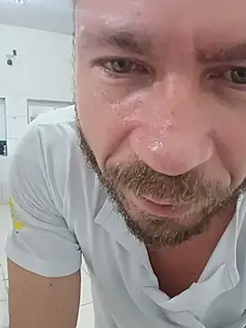 RobertoLuiz84 online show from May 8, 12:53 pm