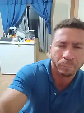 Snapshot of RobertoLuiz84 chatting on June 23, 2:20 am RobertoLuiz84 online show from June 23, 2:20 am