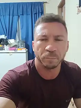 Snapshot of RobertoLuiz84 chatting on July 18, 11:35 pm RobertoLuiz84 online show from July 18, 11:35 pm