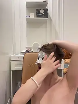 Queen-of-Love online show from March 4, 6:15 pm