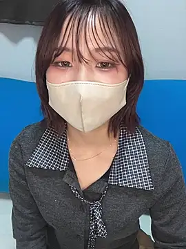 Snapshot of non_5678 chatting on February 17, 1:30 pm non 5678 online show from February 17, 1:30 pm