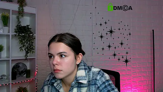 Snapshot of maddycats chatting on November 28, 1:55 pm maddycats online show from November 28, 1:55 pm