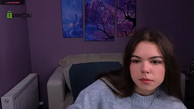 Snapshot of maddycats chatting on December 18, 10:08 am maddycats online show from December 18, 10:08 am