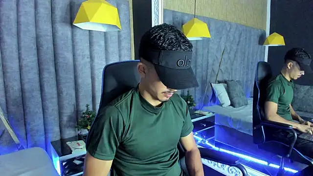 Snapshot of NicolaiKarav chatting on December 14, 12:44 pm NicolaiKarav online show from December 14, 12:44 pm