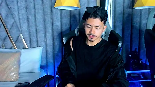 Snapshot of NicolaiKarav chatting on January 13, 11:47 am NicolaiKarav online show from January 13, 11:47 am