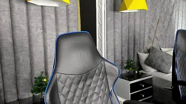 Snapshot of NicolaiKarav chatting on December 18, 12:53 pm NicolaiKarav online show from December 18, 12:53 pm