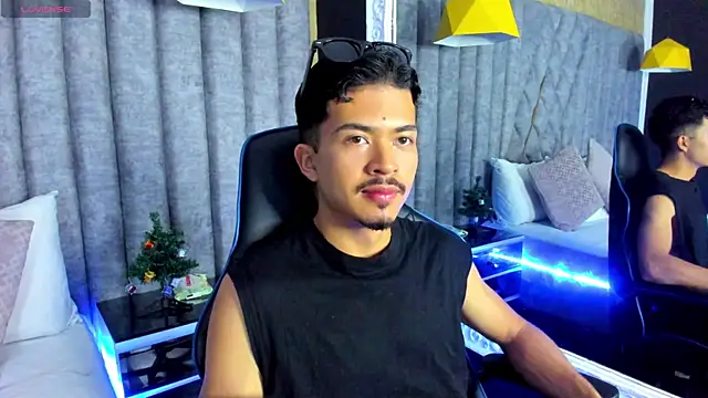 Snapshot of NicolaiKarav chatting on December 22, 12:05 pm NicolaiKarav online show from December 22, 12:05 pm