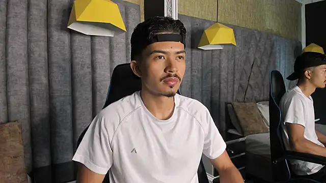 Snapshot of NicolaiKarav chatting on December 4, 11:42 am NicolaiKarav online show from December 4, 11:42 am