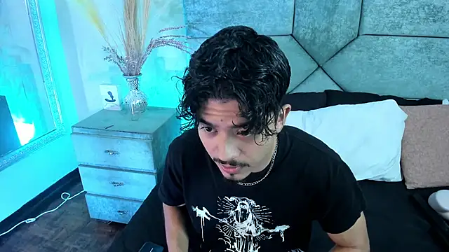 Snapshot of NicolaiKarav chatting on June 8, 1:00 am NicolaiKarav online show from June 8, 1:00 am