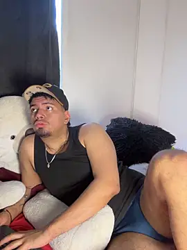 Snapshot of Henry_villa23 chatting on December 13, 8:15 pm Henry villa23 online show from December 13, 8:15 pm