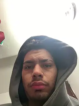 Snapshot of Henry_villa23 chatting on April 8, 2:07 pm Henry villa23 online show from April 8, 2:07 pm