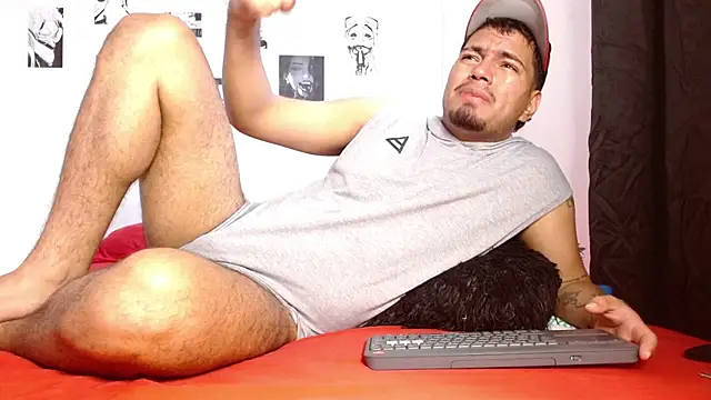 Snapshot of Henry_villa23 chatting on February 20, 8:55 pm Henry villa23 online show from February 20, 8:55 pm