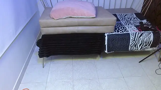 Roxanne vale online show from February 26, 8:09 pm