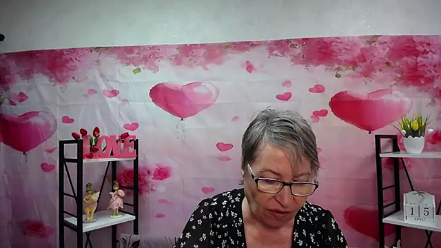 OlgaLuck online show from April 15, 5:35 am