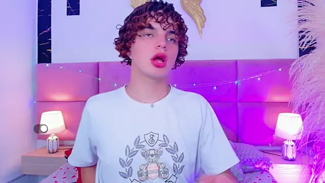 Snapshot of Skyee_angel chatting on January 14, 8:01 pm Skyee angel online show from January 14, 8:01 pm