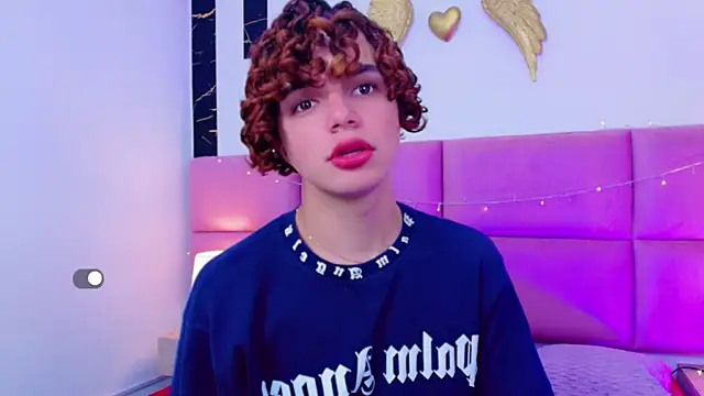 Snapshot of Skyee_angel chatting on January 10, 7:42 pm Skyee angel online show from January 10, 7:42 pm