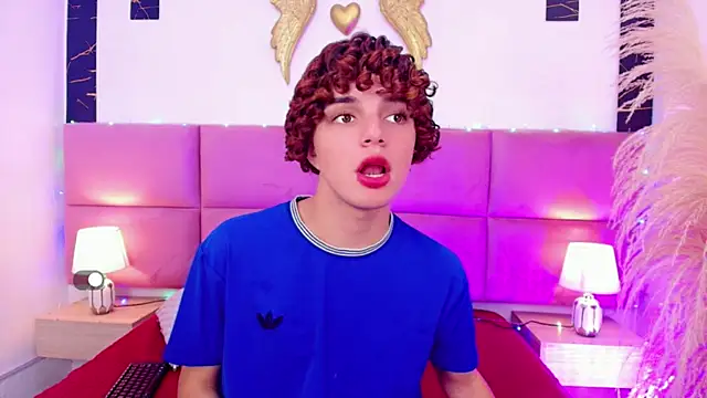 Snapshot of Skyee_angel chatting on December 15, 7:41 pm Skyee angel online show from December 15, 7:41 pm