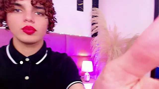 Snapshot of Skyee_angel chatting on December 16, 7:40 pm Skyee angel online show from December 16, 7:40 pm