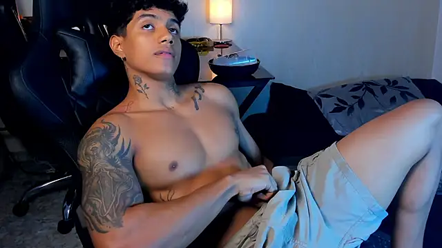 Snapshot of aress_damon chatting on November 30, 7:14 pm aress damon online show from November 30, 7:14 pm