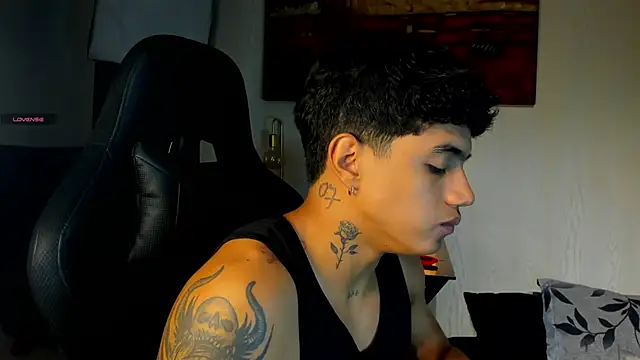 Snapshot of aress_damon chatting on November 28, 8:09 pm aress damon online show from November 28, 8:09 pm