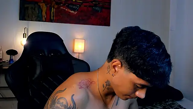 Snapshot of aress_damon chatting on November 22, 12:10 am aress damon online show from November 22, 12:10 am