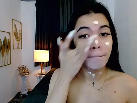 hollyyumiloove online show from February 5, 5:09 pm